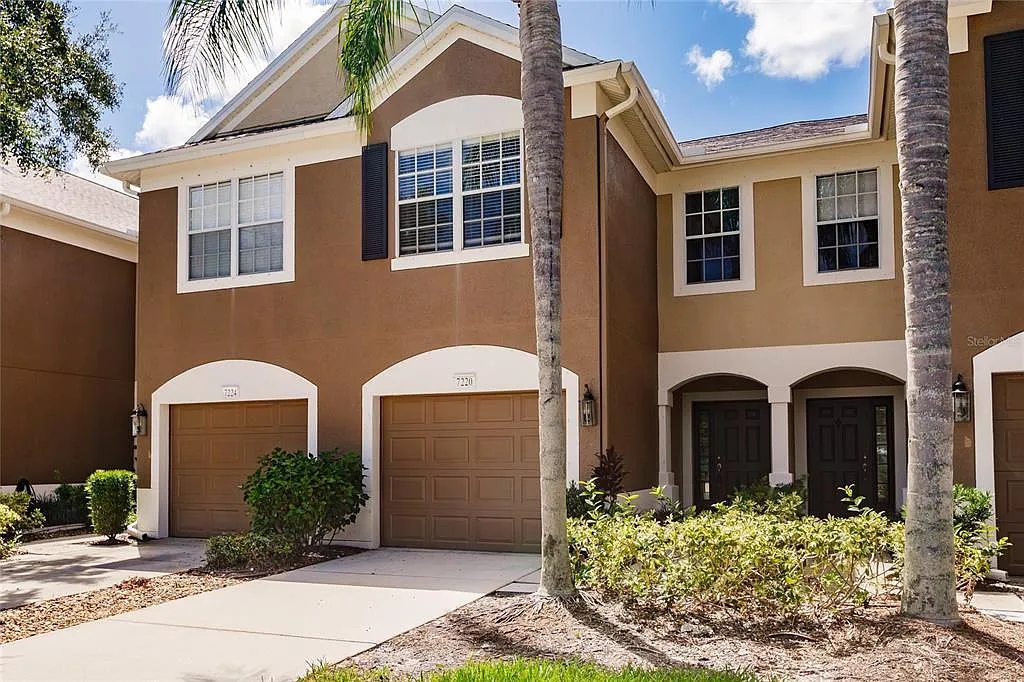 3 bed, 2.5 bath, 1596 sqft, $2,050 — Photo 3