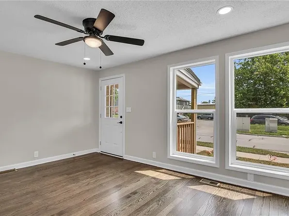 111 S Walnut St, Olathe, KS 66061