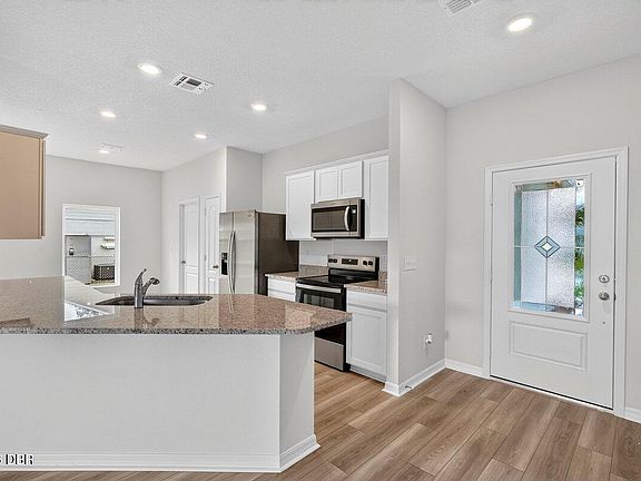 4th image of 1559 Sumatra Ave