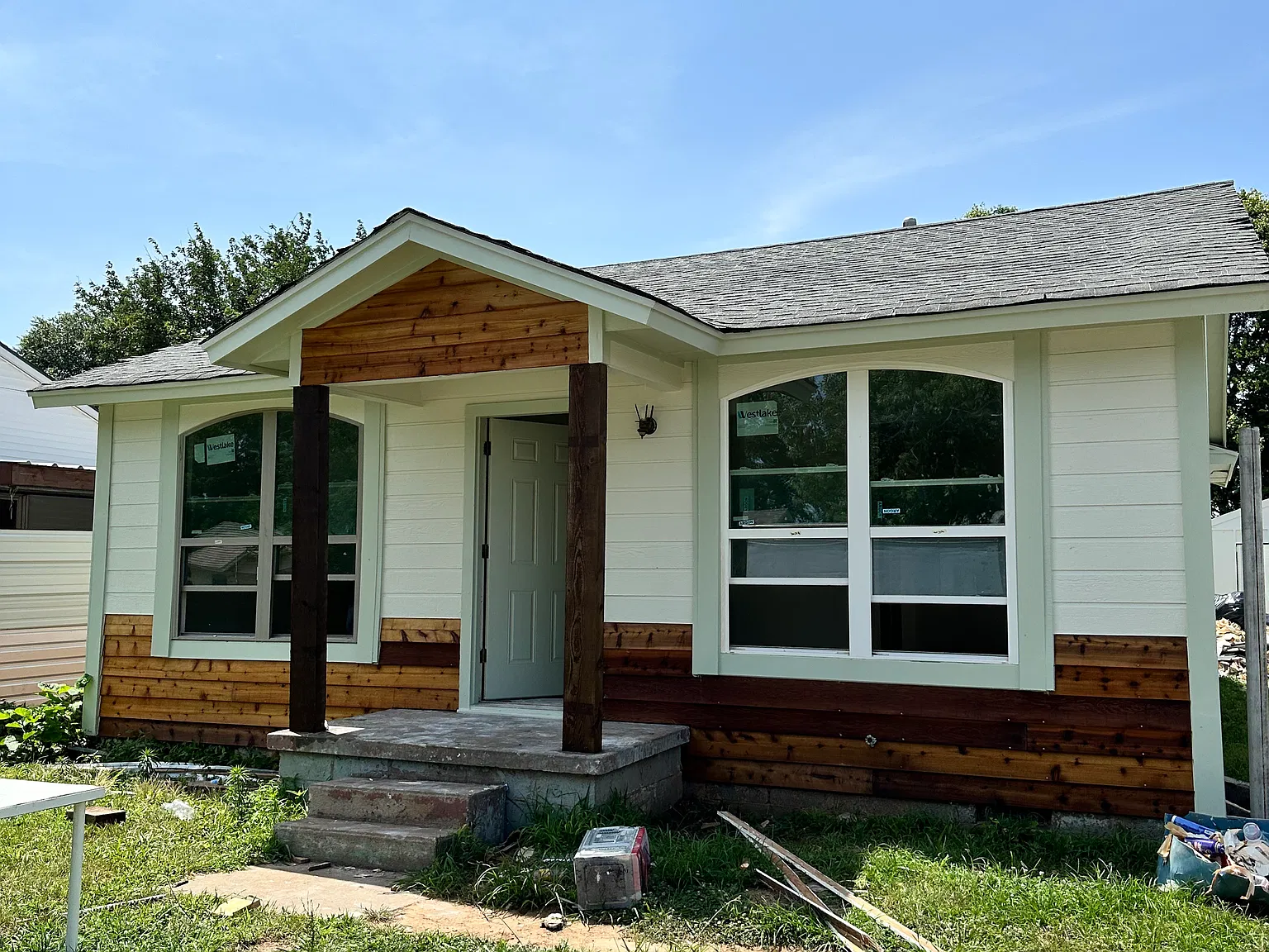 2 bed, 816 sqft, $1,300 — Photo 1