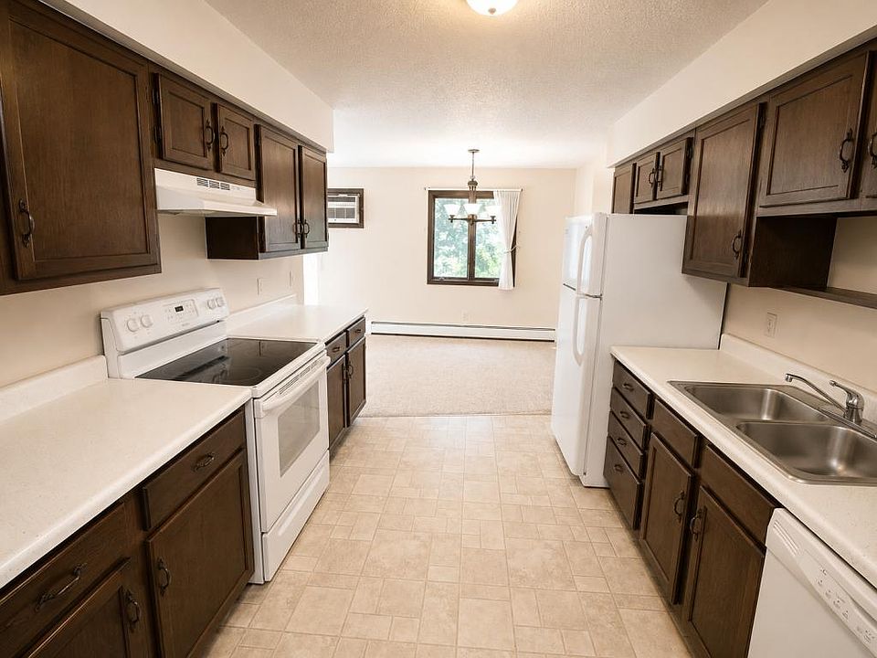 1st image of 1025 Laramie Dr