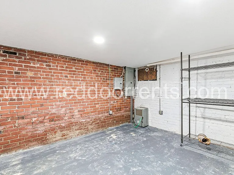 71 W High St — Photo 35
