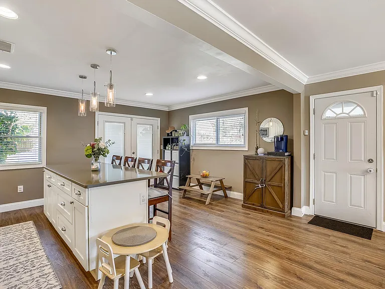 13810 Parkland Dr — Photo 10
