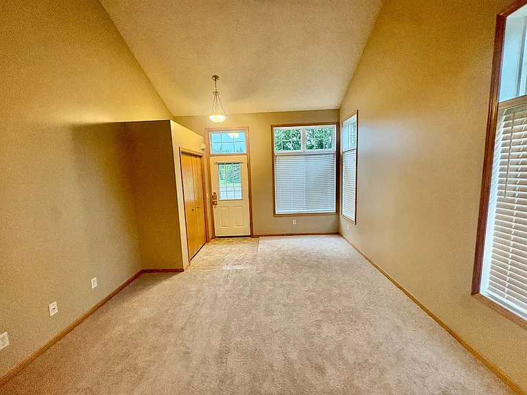17119 Eastwood Ave — Photo 10