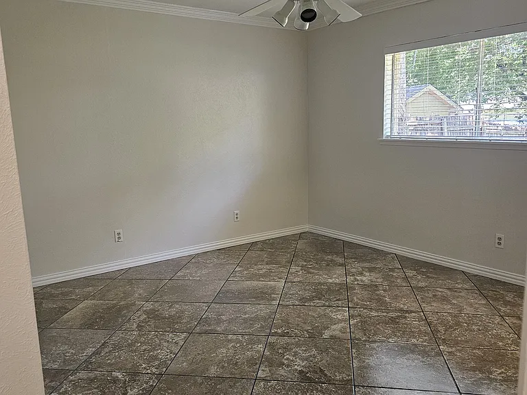 617 Country Ln — Photo 5
