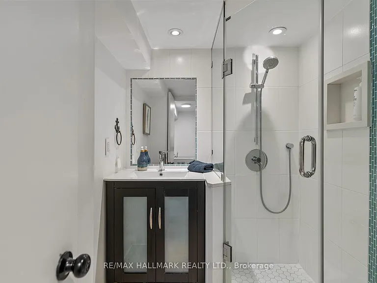 146 Roslin Ave — Photo 36