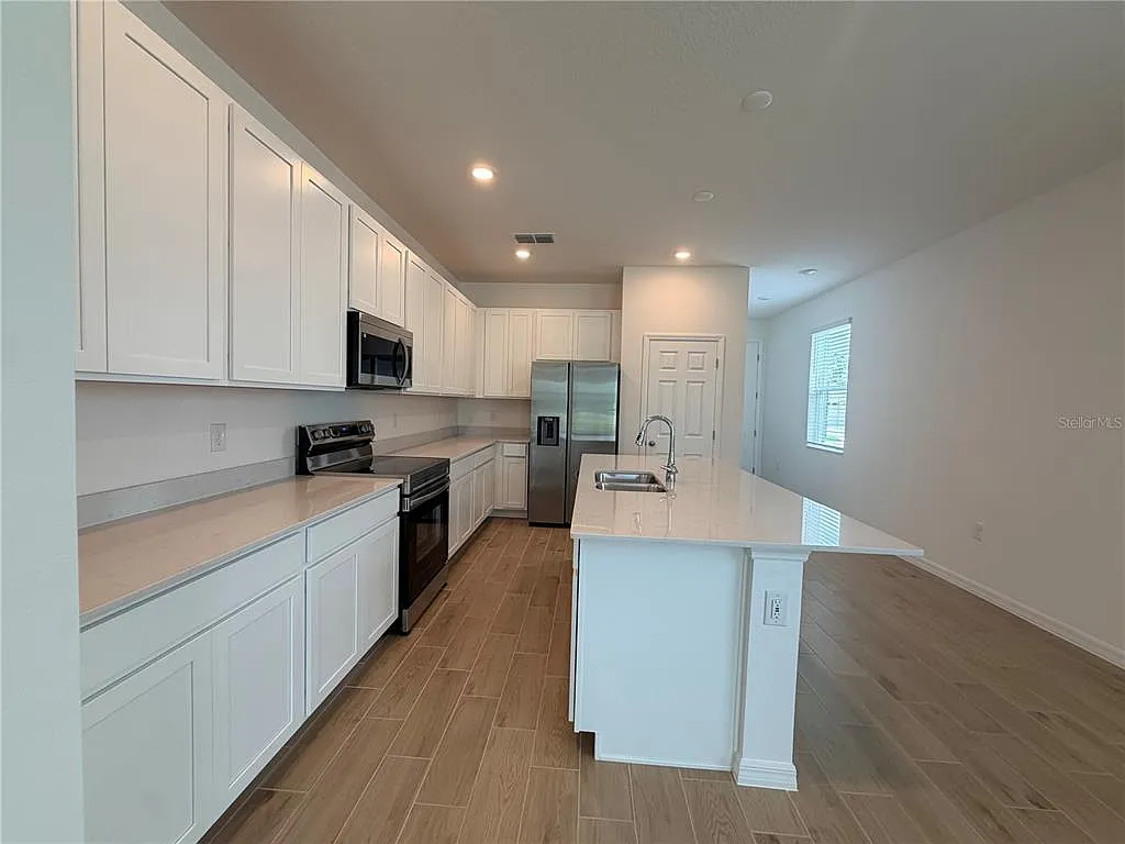 4 bed, 2.0 bath, 1647 sqft, $2,600 — Photo 4