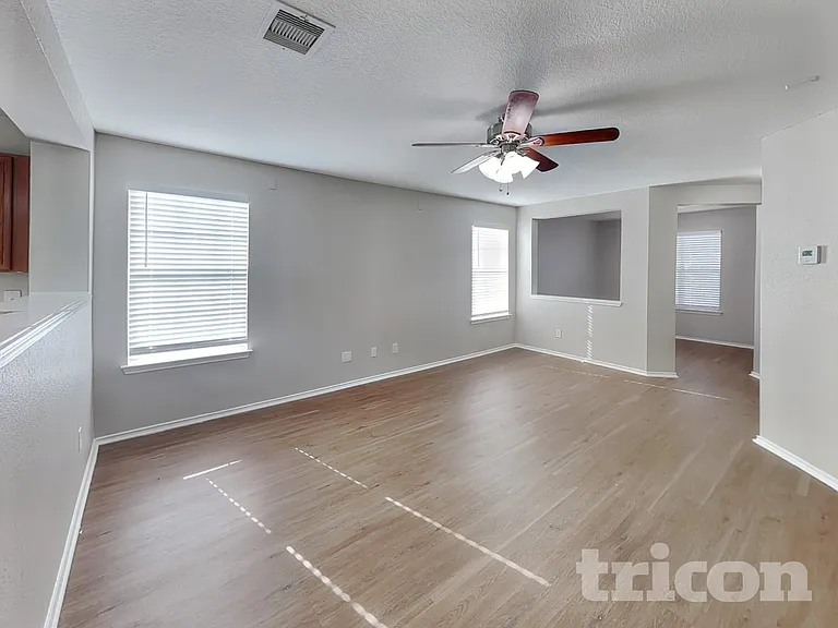 19 Bedford Bay — Photo 2