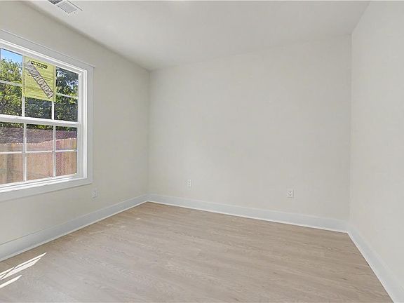 5th image of 834 N Walker St