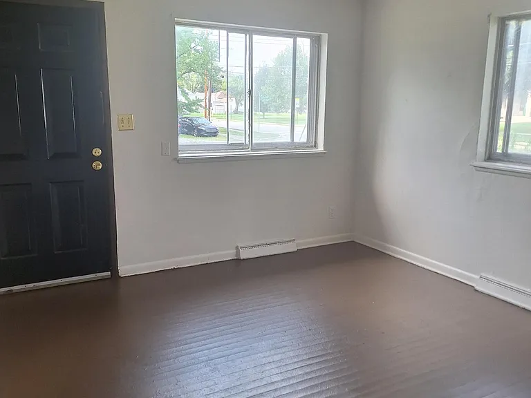 812 E Como Ave — Photo 2