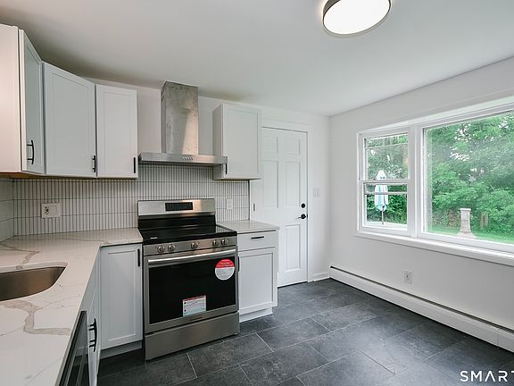 4th image of 194 Harvard Drive