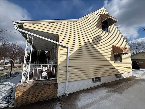 3rd image of 14906 Lotus Dr