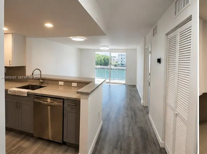 Eden Point North Condo — Photo 1