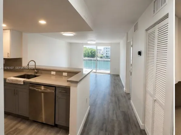 4000 NE 170th St APT 206, North Miami Beach, FL 33160