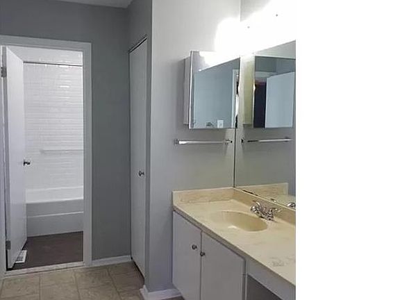 4th image of 479 Winterberry Dr