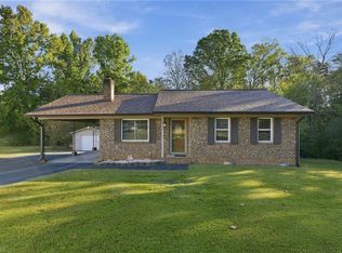 8904 Ridge Forest Ln, Oak Ridge, NC 27310