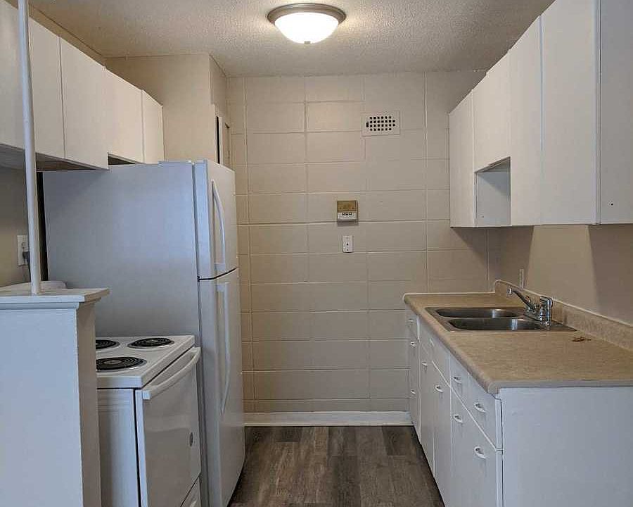 1st image of 240 Fuller Ave #1