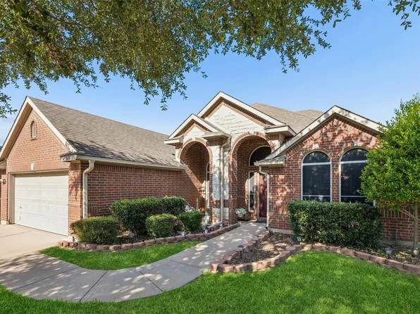 949 Chestnut Ln, Saginaw, TX 76179