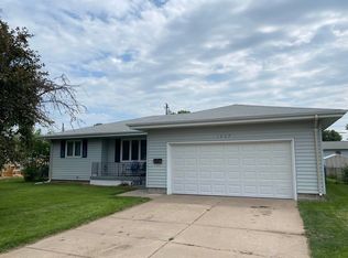 1207 E 31st St, Kearney, NE 68847