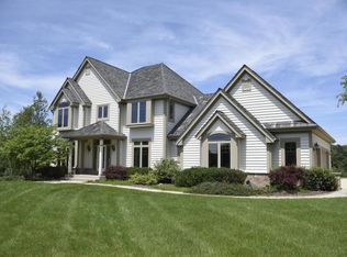 W356S2945 Old Stonewall Ct, Oconomowoc, WI 53066