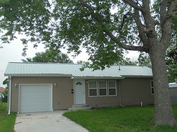 2nd image of 1105 Edgewood Dr
