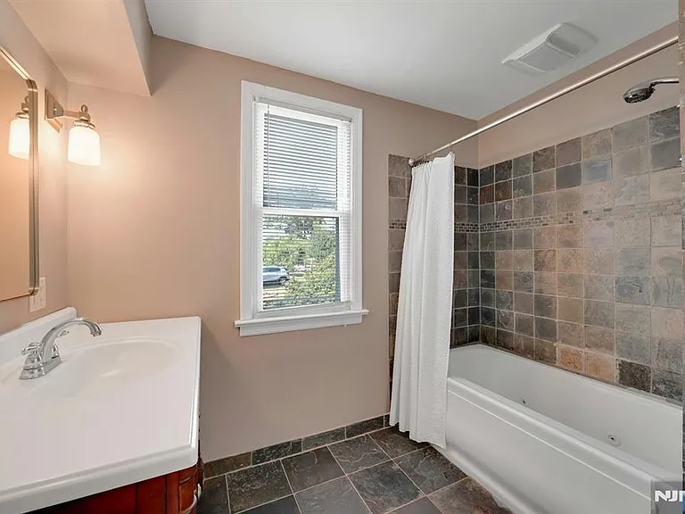 304 Midland Ave #1 — Photo 15