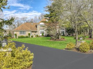 39 Rose Hill Rd, Montebello, NY 10901