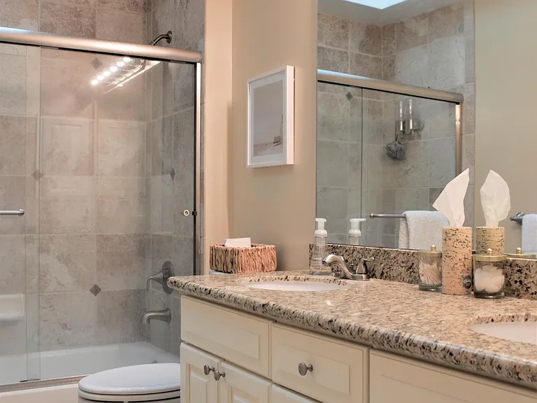 2ND FLOOR FULL BATH