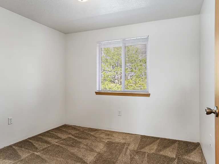 Waverly Square Apartments — Photo 27