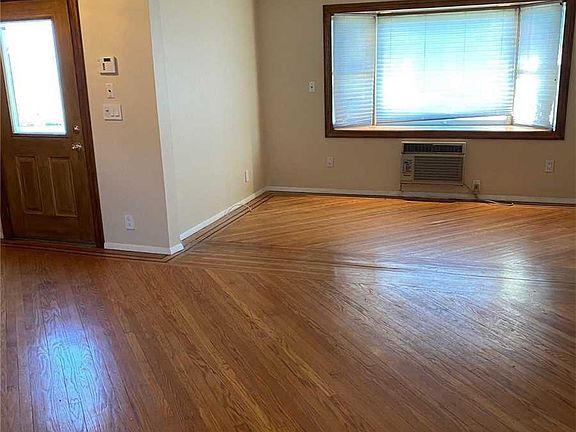 3rd image of 51 Holly Ave
