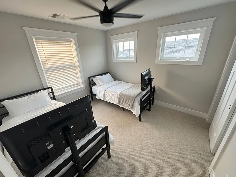 217 Haven Ave — Photo 11