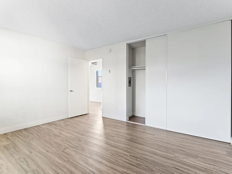 Twin Oaks Apartments — Photo 9