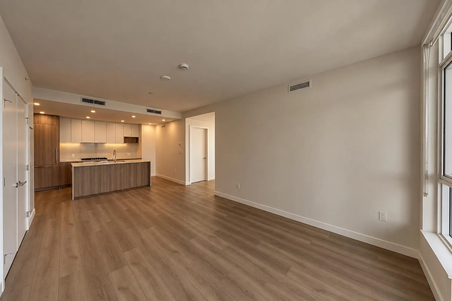 3 bed, 1200 sqft, $4,000 — Photo 4
