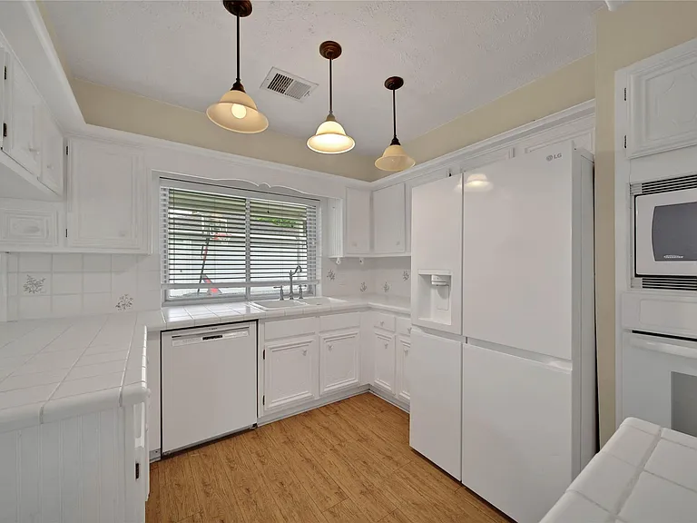 626 Park Knoll Ln — Photo 9