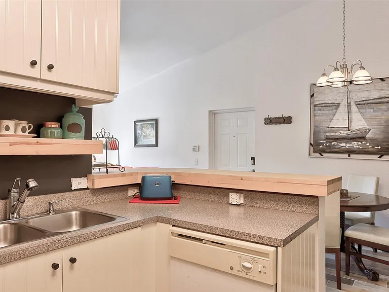 322 Villa Cir #322 — Photo 26