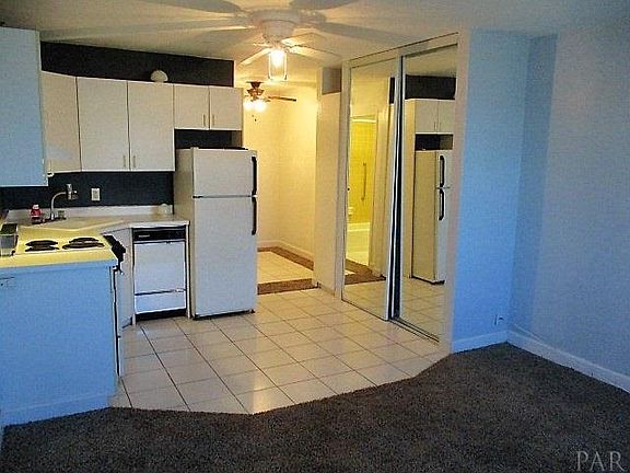 4th image of 224 E Garden St APT 325
