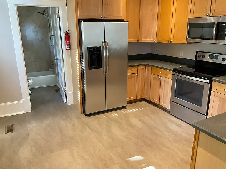 905 E Henry St #A — Photo 19