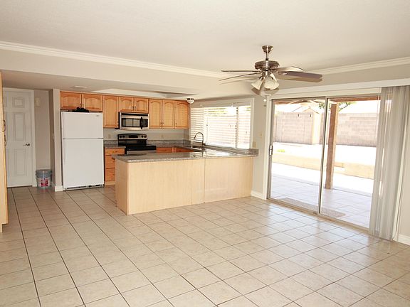 3rd image of 909 W Watson Dr