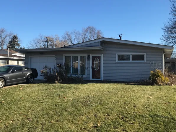 25 S Cherrytree Ct, North Aurora, IL 60542