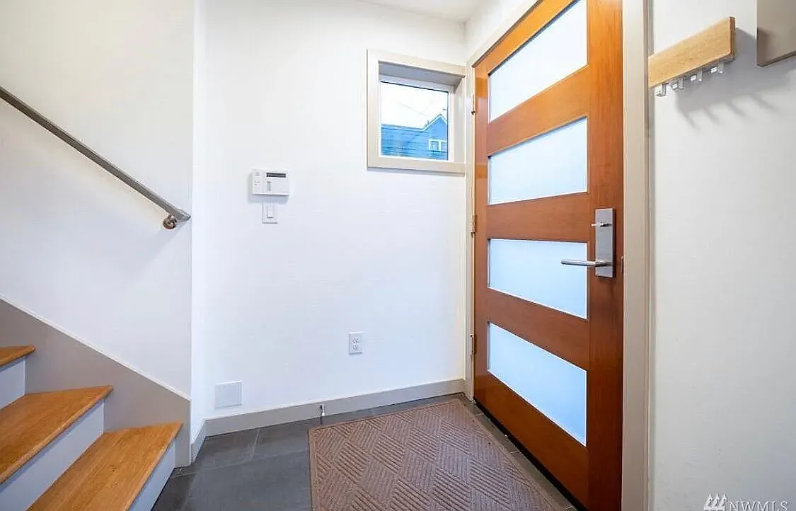 3 bed, 3.5 bath, 1900 sqft, $4,250 — Photo 3