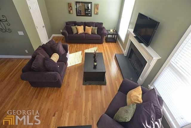 2nd image of 689 Bonaventure Ave NE Room 3