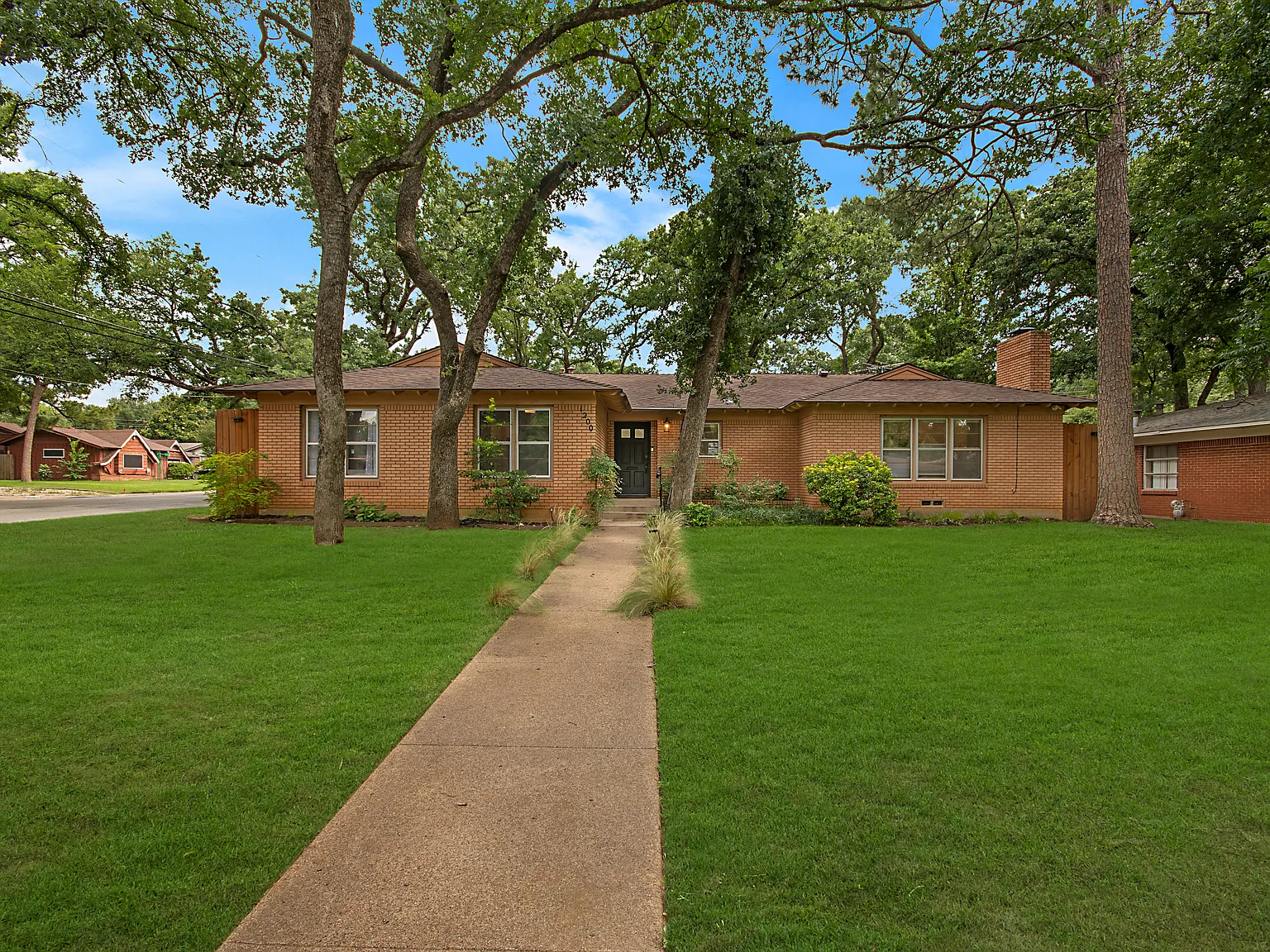 3 bed, 1582 sqft, $2,550 — Photo 2