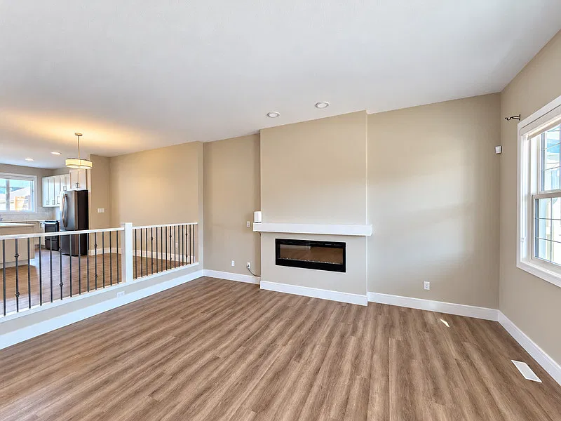3 bed, 3.5 bath, 2500 sqft, $2,400 — Photo 3