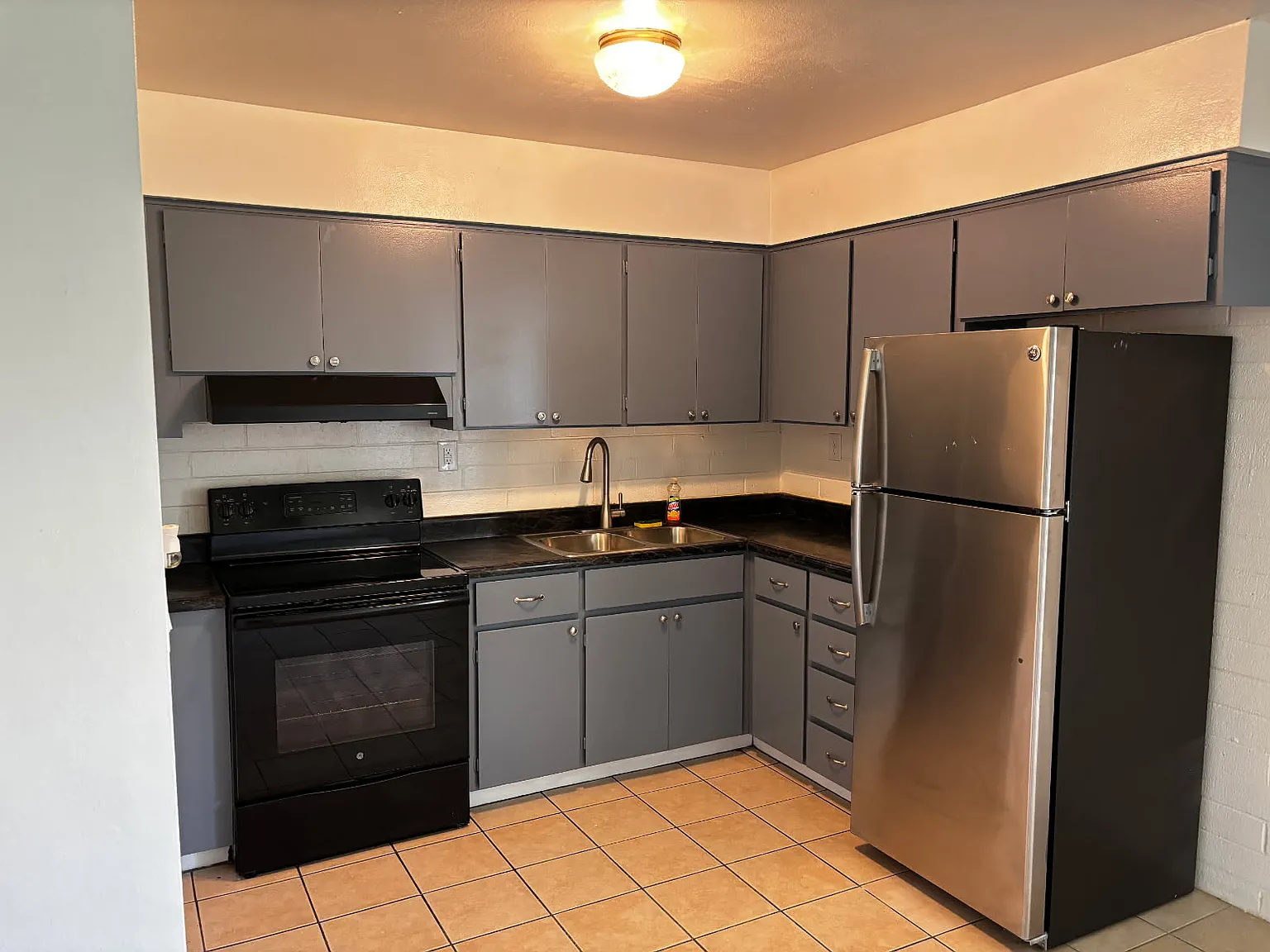 2 bed, 700 sqft, $1,200 — Photo 1