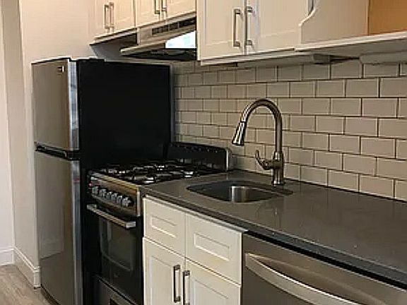 4th image of 409 W 50th St APT 2D