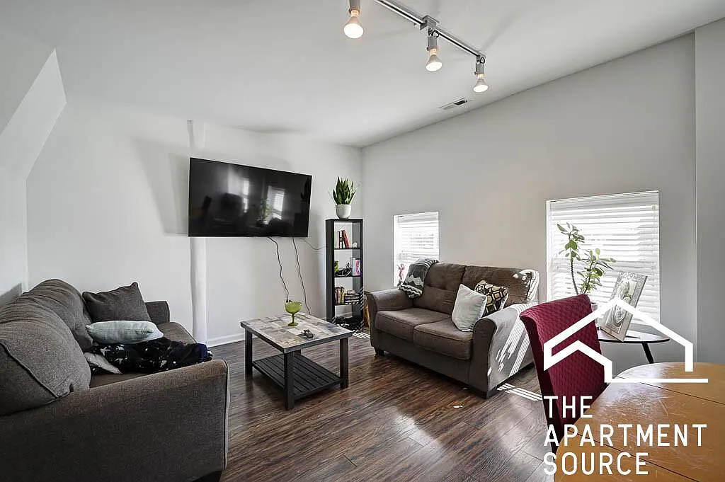 2022 South Throop Street #4E — Photo 3