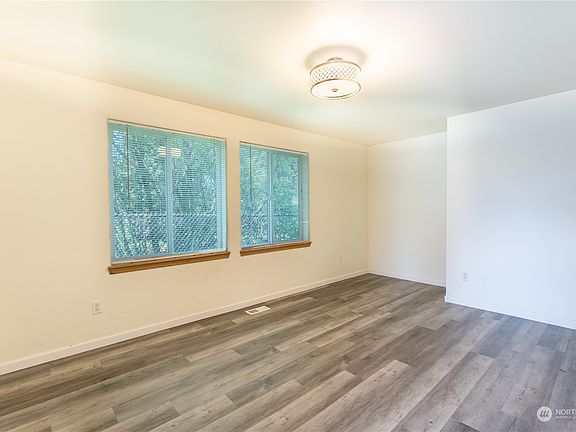 2nd image of 155 Aspen Lane N