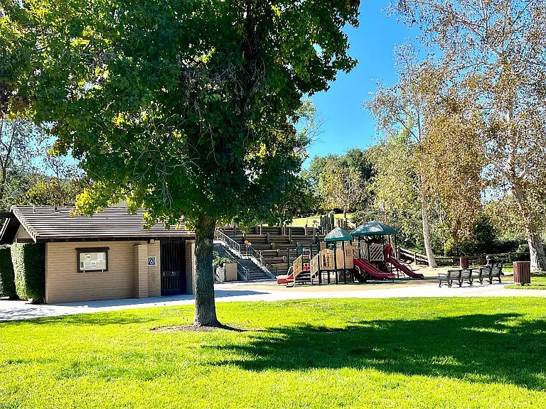 5511 Adelina Ct — Photo 34