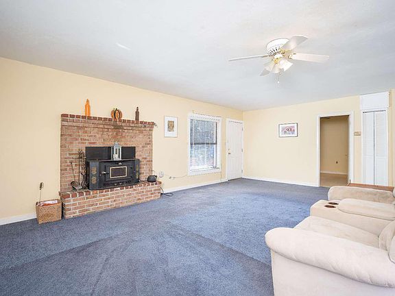5th image of 659 SE Church Ave
