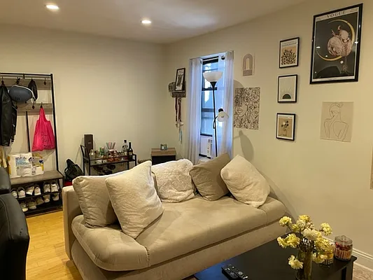 Rented by Friedman Roth Realty | media 18